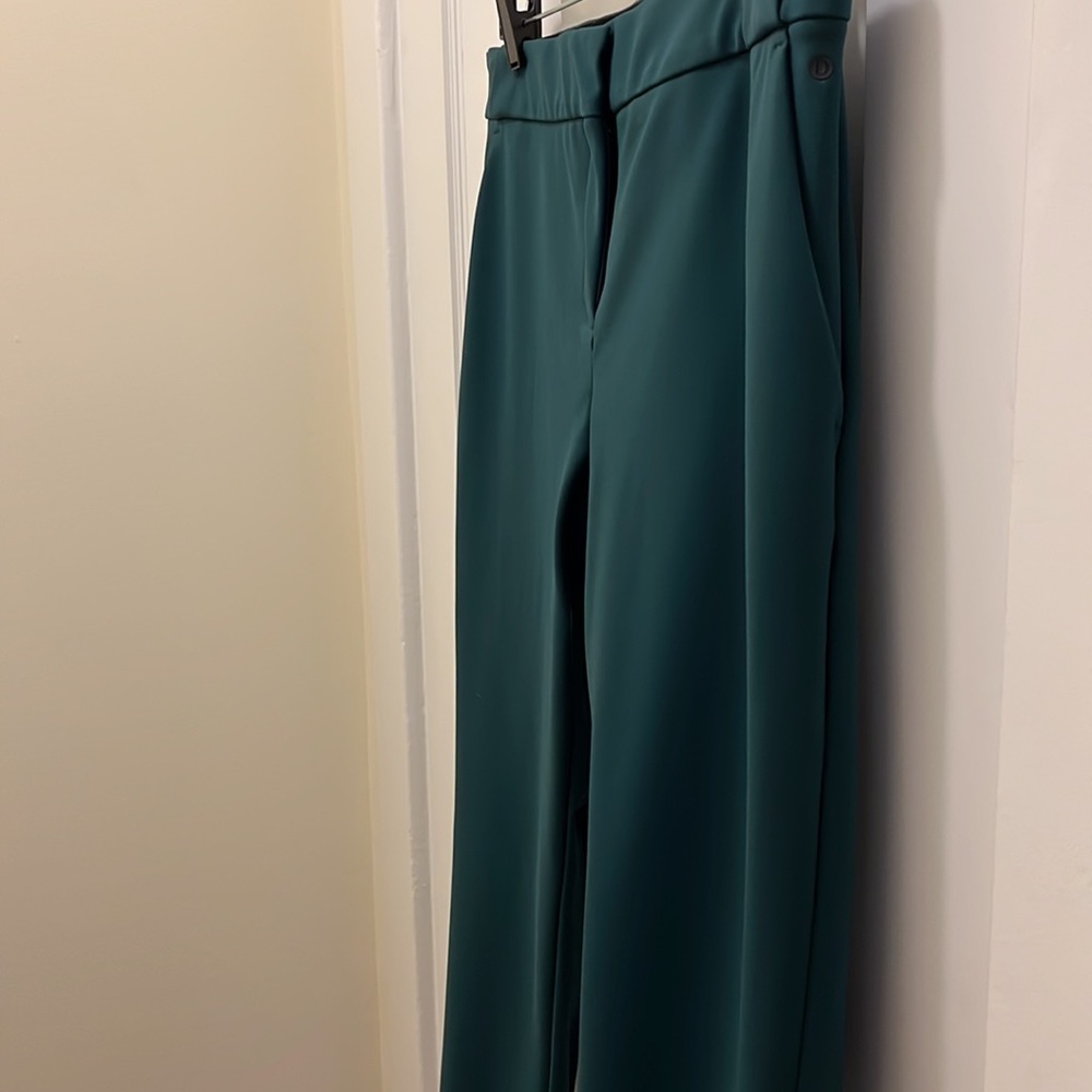 NWT - Power Move Trousers by Dai - Evergreen color Size 10